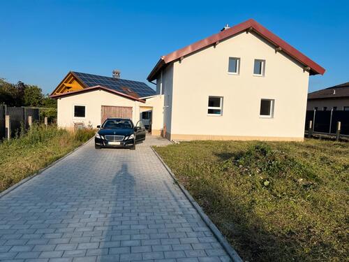 Foto - Kernsaniertes Einfamilienhaus mit großem Garten und Scheune