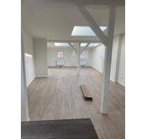 Charmante Altbau-Dachgeschosswohnung mit Einbauküche - Lübeck Sankt Lorenz Nord