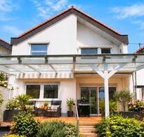 charmantes Reihenhaus mit Terrasse, Garten und 2 Stellplätzen - Flörsheim am Main