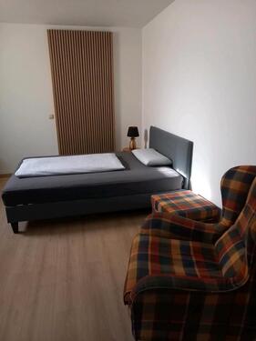 Foto - Möbl. Zimmer Bad Miniküche Wochenendheimfahrer sep. Eingang