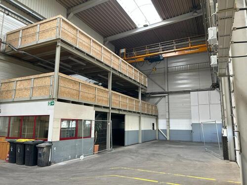 Foto - Gewerbehalle 287m² mit - Büro - Lagerbühne - Kran