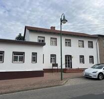 Frisch renovierte 2 Raum Wohnung im Zentrum - Hecklingen