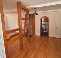 Helle, NEU renovierte Wohnung mit Balkon im ruhigen 2-Familien - Viernheim