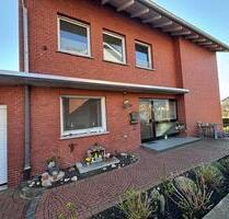 Freistehendes Zweifamilienhaus mit 3 Garagen - Provisionsfrei - - Beckum