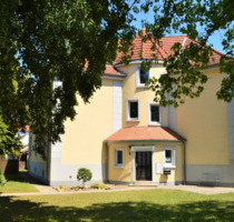 Modernisierte Wohnung mit vier Zimmern und Einbauküche in Sehnde