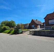 Doppelhaushälfte mit separatem Gebäude und Garten zu verkaufen - Brüel
