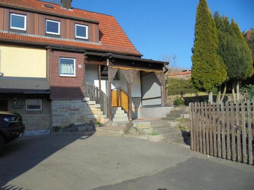 Foto - Großes Einfamilienhaus mit Scheune und Nebengebäuden