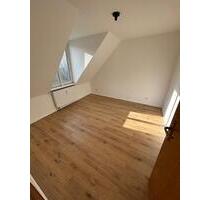 **Lichtdurchflutete 2-Zimmer-Wohnung im gepflegten Mehrfamilienhaus** - Wuppertal Arrenberg