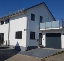 Hochwertige DHH mit EBK, Garage in Bernstadt zu vermieten