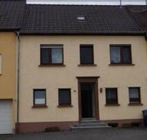 Schönes Einfamilienhaus mit Garage und großzügiger Terrasse - Speicher