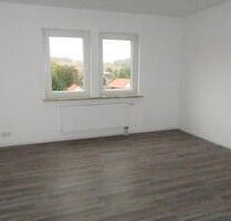 Gepflegte 5 ZKB mit EBK, Balkon und Stellplatz auf 2 Ebenen - Ortsmitte in Nieste