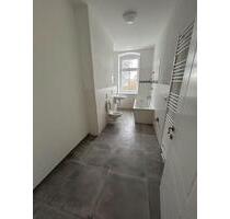 Zweitbezug nach San.! Kompakte 3-Zi mit EBK, Laminat, offener Küche und Wanne - Chemnitz Hilbersdorf