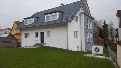 Foto - Moderne 4 Zimmer Wohnung in Zweifamilienhaus