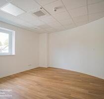 Attraktive Bürofläche mit Stellplätzen und Top-Verkehrsanbindung! - Lüneburg Ebensberg