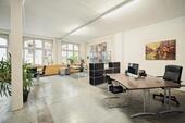 Foto - Lichtdurchflutete Bürofläche mit Loftcharakter