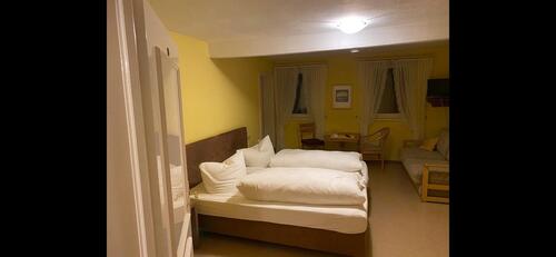 Foto - 1 Zimmer Apartment - 530,00&nbsp;EUR Kaltmiete, ca.&nbsp; 100,00&nbsp;m&sup2;&nbsp;Wohnfl&auml;che