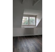 2 ZIMMER MIT KÜCHENZEILE UND BAD AN FRAU ZU VERMIETEN - Stuttgart Stuttgart-Nord