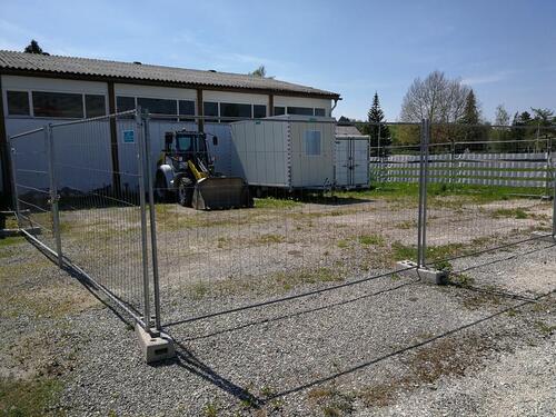 Foto - Lagerfläche, Parkplatz für Fahrzeuge Anhänger Material
