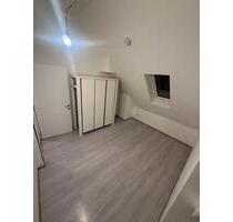 İn İchenhausen DG Wohnung - 800,00&nbsp;EUR Kaltmiete, ca.&nbsp; 55,00&nbsp;m&sup2; in Günzburg (PLZ: 89312)