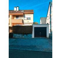 Doppelhaushälfte mit Garage, 3 Stellplätze, Terrasse & Balkon - Leonberg