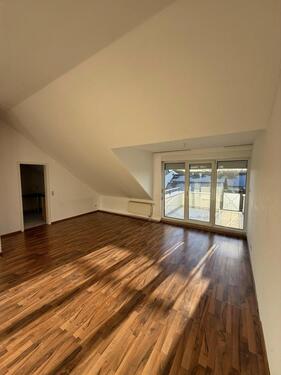 Foto - Lichtdurchflutete, charmante Dachgeschosswohnung mit Küche & Balkon