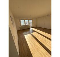 Große Wohnung für die ganze Familie mit Balkon & Stellplatz - Esslingen am Neckar Oberesslingen