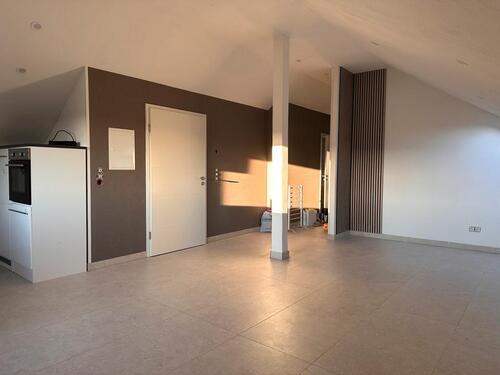 Foto - Erstbezug nach Renovierung: 3-Zimmer DG Wohnung mit Klimaanlage