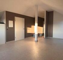 Erstbezug nach Renovierung: 3-Zimmer DG Wohnung mit Klimaanlage - Bad Friedrichshall