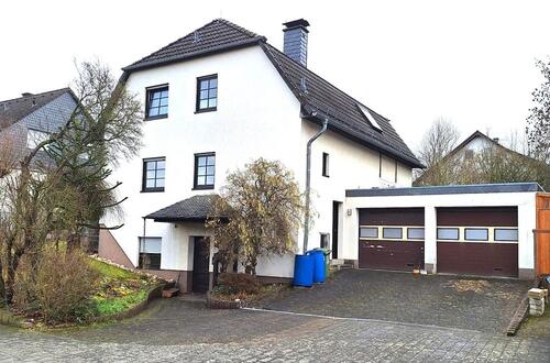 Foto - Gepflegtes EFH mit Doppelgarage und weitläufigem Garten