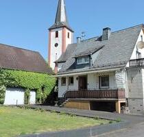 Einfamilienhaus mit Stall, Scheune und großem Garten - Ötzingen