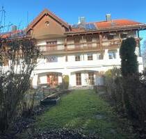 Modernes Split-Level-Wohnen - 2.000,00&nbsp;EUR Kaltmiete, ca.&nbsp; 161,00&nbsp;m&sup2; in Egling (PLZ: 82544)