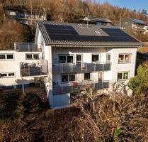 Attraktive 2,5 Zimmer Souterrain Wohnung m. Einbauküche u. Balkon - Netphen