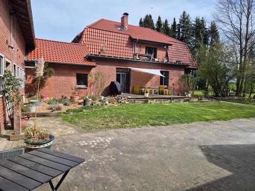 Foto - Resthof mit Nebengebäuden und 5,6ha Ackerfläche in ruhiger Lager