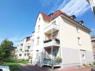 Foto - Bei VIVAWEST die Sonnenstrahlen auf dem eigenen Balkon genießen.