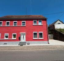 Einfamilienhaus mit Potenzial - 6 ZKB & Stellplätze in Niederbex. - Bexbach