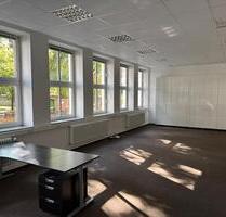 Attraktives helles Büro mit großen Fenstern – 64 m² in Augsburg