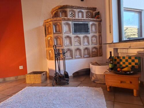 Foto - Große Wohnung mit neuer Küche, Kamin, Terrasse und großem Garten