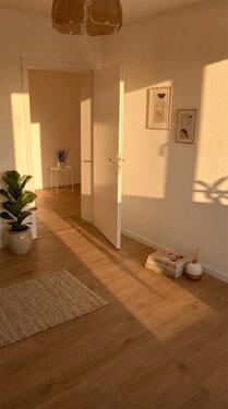 Foto - Schöne helle renovierte Whg, 75qm, gepflegt, 4 Zi, ruhige Lage