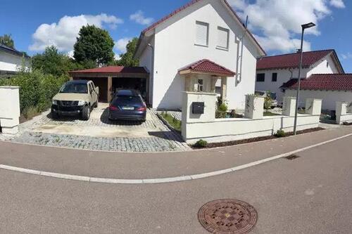 Foto - Modernes Einfamilienhaus mit Doppelgarage
