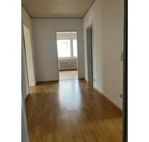 2 Zimmerwohnung im Dachgeschoß mit Balkon, gut geschnitten - Bad Pyrmont