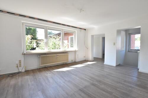 Foto - Lichtdurchflutete Bürofläche mit PKW-Stellplätzen