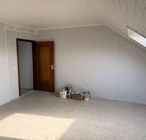 Geräumige, renovierte DG Wohnung in Oberhausen