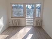 Foto - Lichtdurchflutete renovierte 3-Zimmer-Wohnung mit Balkon zu vermieten!