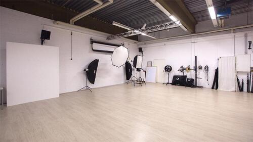 Foto - Fotostudio-Untermiete Freiburg - 320,00&nbsp;EUR Kaltmiete, ca.&nbsp; 160,00&nbsp;m&sup2;
