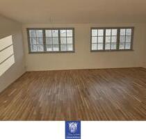 Erstbezug! Individueller Dachtraum, liebevoll saniert! Fußbodenheizung, Wohnküche, Parkett! - Pirna