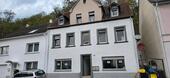 Foto - Mehrfamilienhaus und Nebengebäude
