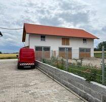 Wohnmobil Wohnwagen Parkplatz Stellplatz abgesperrte Freifläche - Kirchweidach
