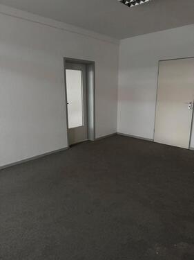 Foto - Bürofläche (ca. 30 qm) zu vermieten inkl. Parkplatz & eigenem WC