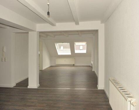 Foto - Tolle 2,5 Zimmer-Dachgeschoss WE mit EBK und Aufzug mit sehr schöner Ausstattung!!