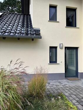 Foto - Großzügige 5-Zimmer Wohnung mit eigener Terrasse und Garten